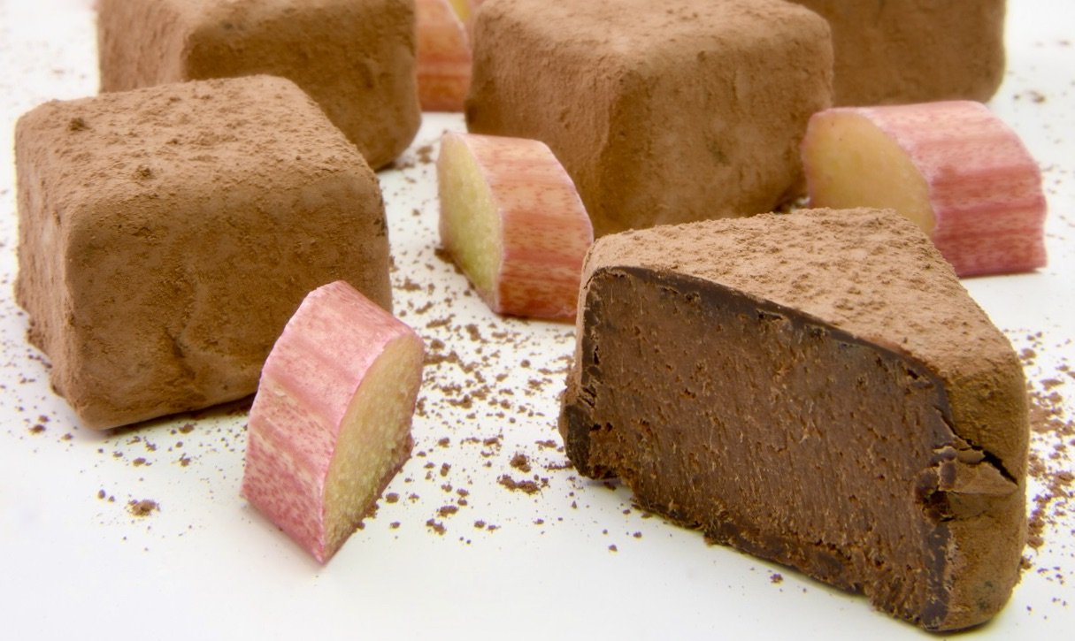 Booja-Booja Rhubarb & Vanilla Fool Truffles Vegan 92g Box