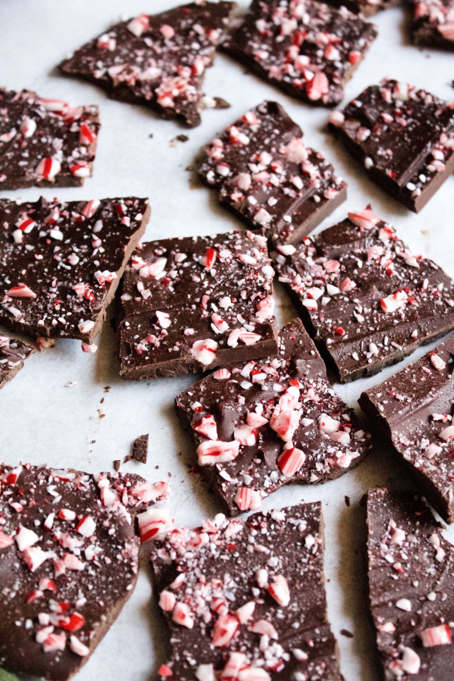 House Brand Chocolate Bark Dark Chocolate with Peppermint 200g Bag - Image 3